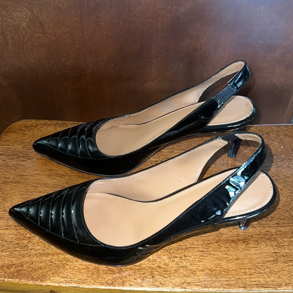 Women’s Calvin Klein pump shoes Size: 9           Color : black